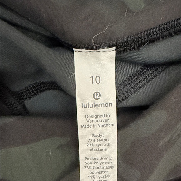 lululemon athletica Women's Dark Camo Bike Shorts - Picture 3 of 3